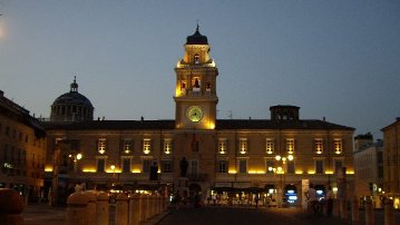 Un esempio di studio fotografico di piazza Garibaldi a Parma.